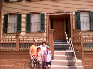full time rv family in front of Lincolns house